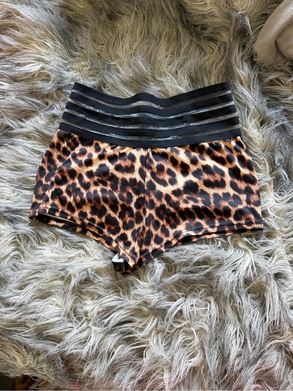High-waisted Leopard Shorts